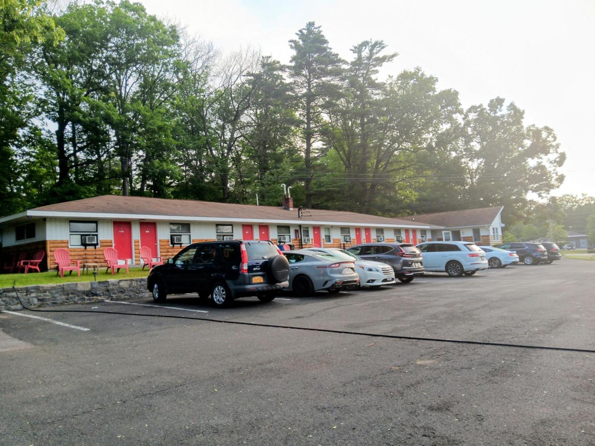 Robin Hood Motel Saratoga Springs Exterior foto