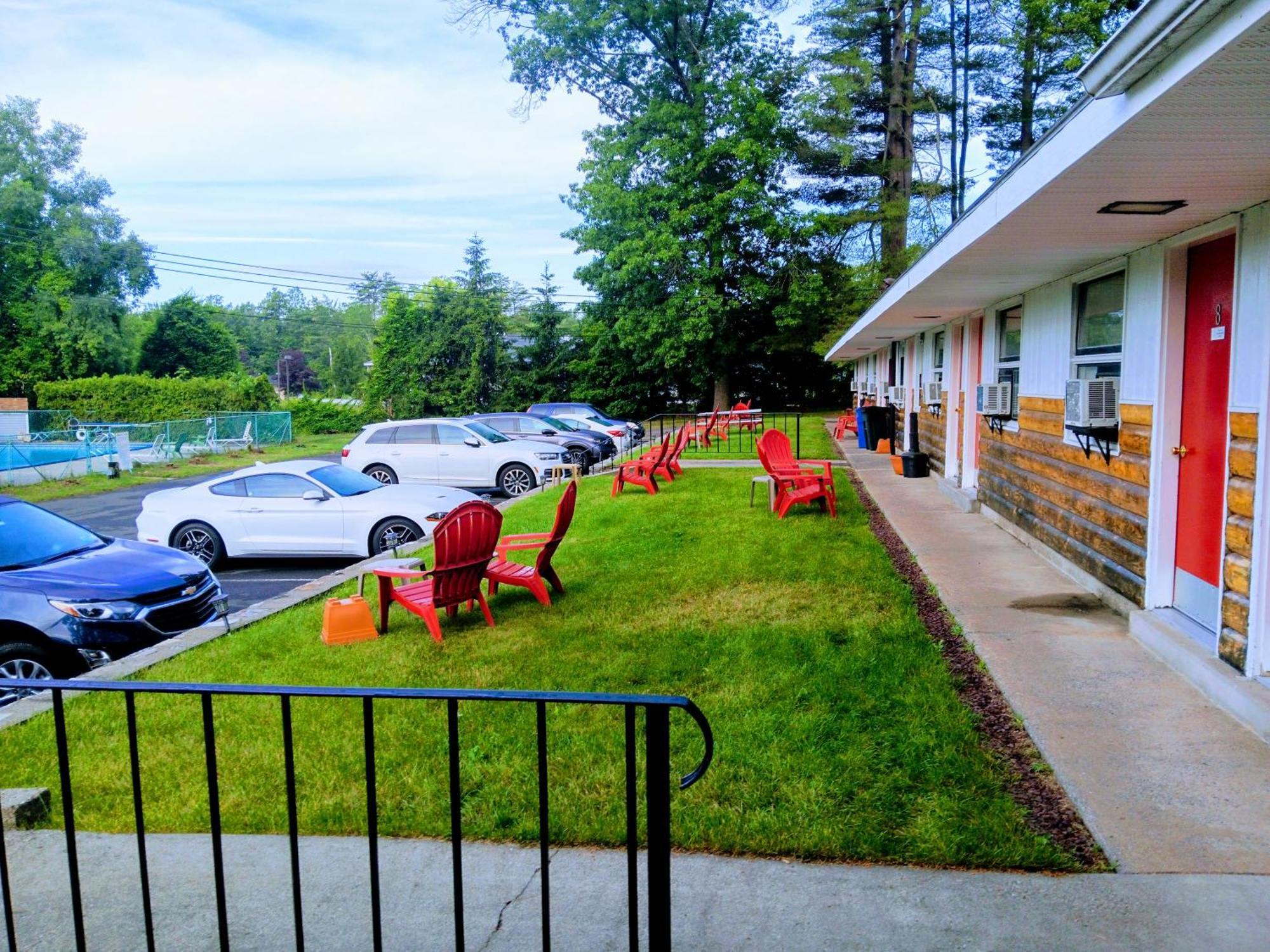Robin Hood Motel Saratoga Springs Exterior foto
